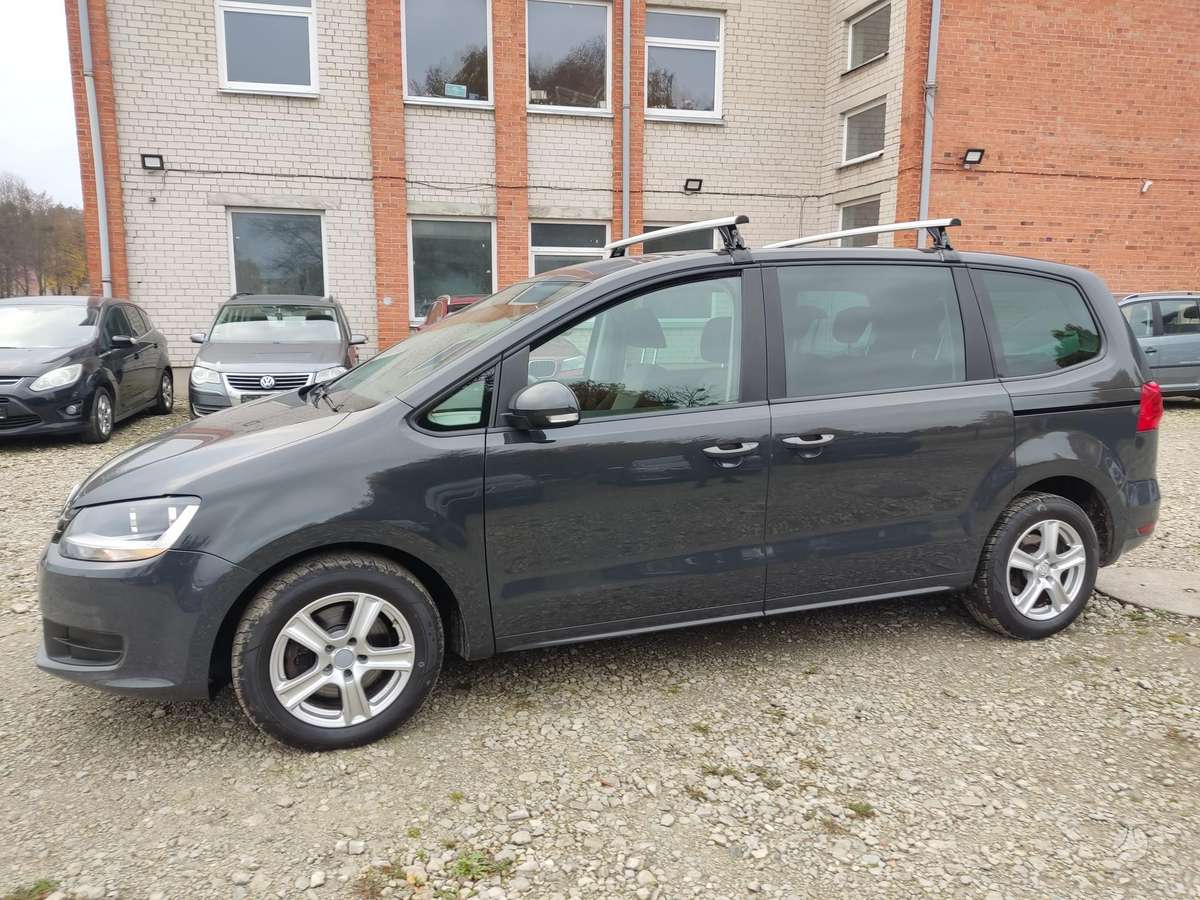 Volkswagen Sharan 2010 — rear view