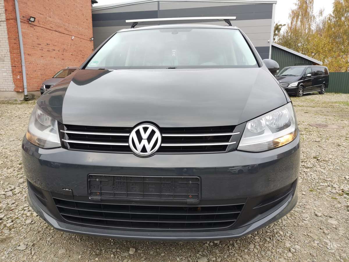 Volkswagen Sharan 2010 — interior