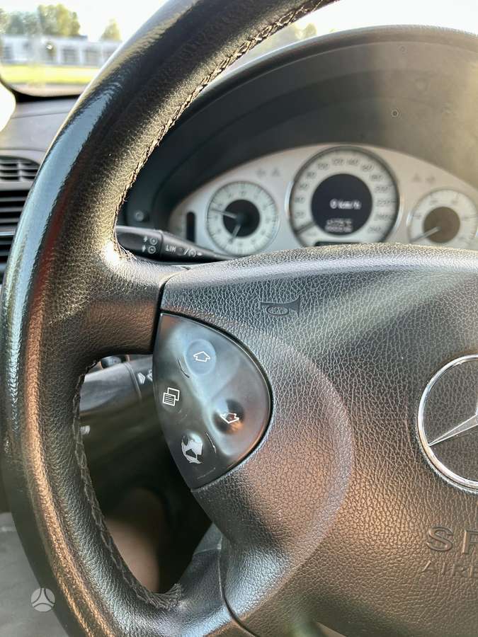 Mercedes-Benz E280 2004 — photo 12