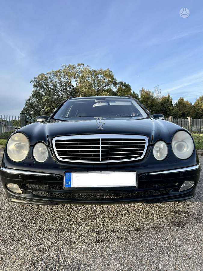 Mercedes-Benz E280 2004 — rear view