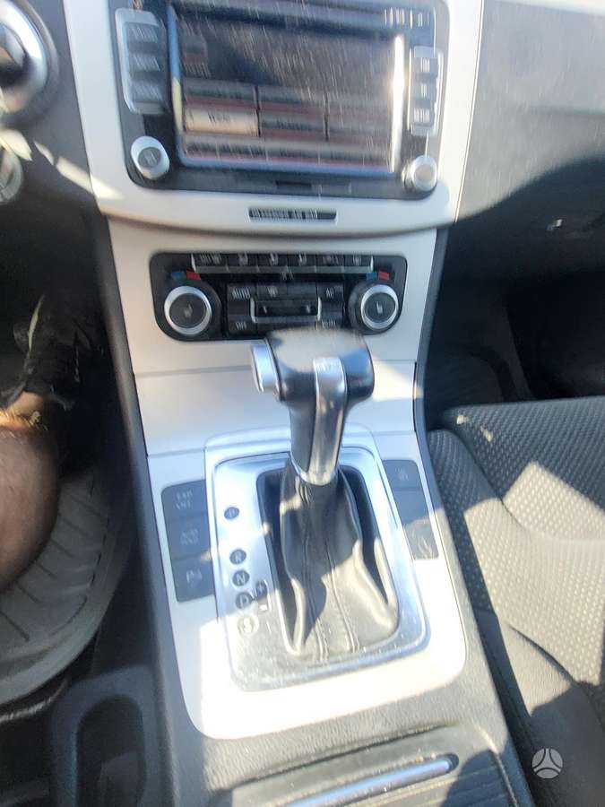 Volkswagen Passat 2010 — photo 6