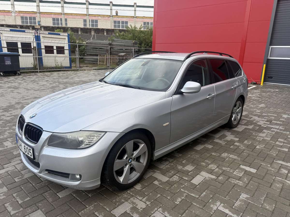 BMW 318, 2010