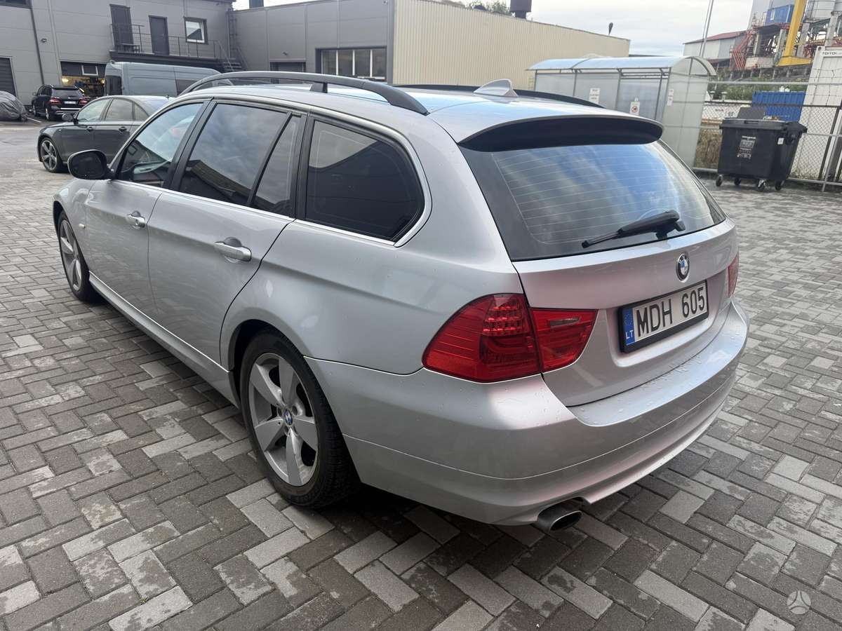 BMW 318 2010 — photo 5