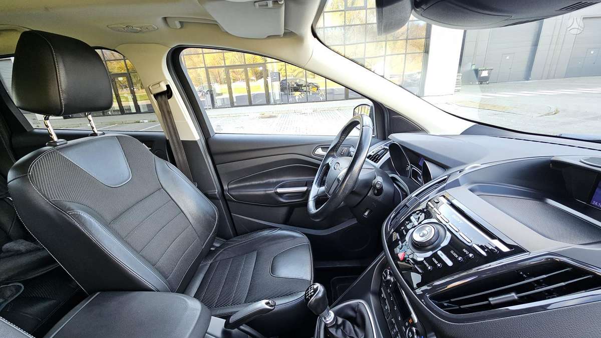 Ford Kuga 2012 — photo 16