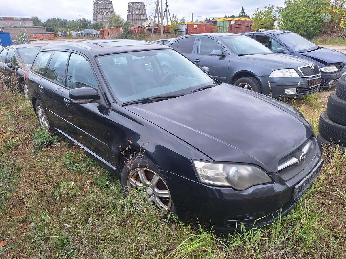 Subaru Legacy 2005 — rear view