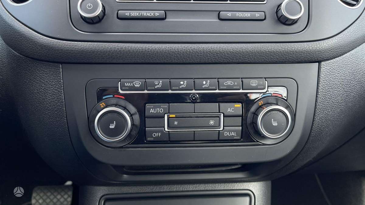 Volkswagen Golf 2010 — engine 1390 cm³, 122 HP (90kW)
