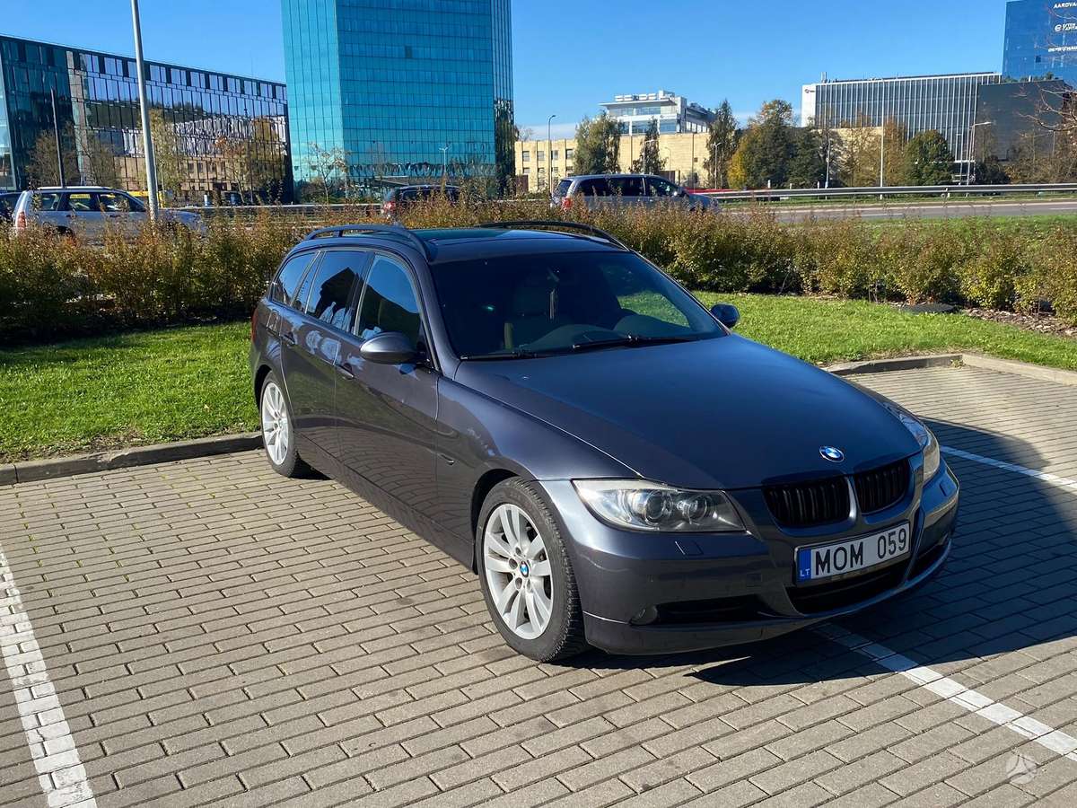 BMW 320 2006 — вигляд ззаду