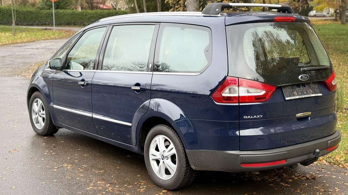 Ford Galaxy 2010 — photo 11