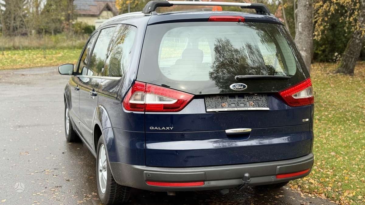 Ford Galaxy 2010 — photo 12