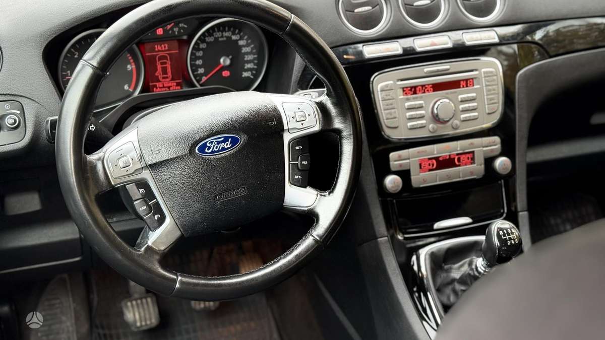 Ford Galaxy 2010 — photo 19