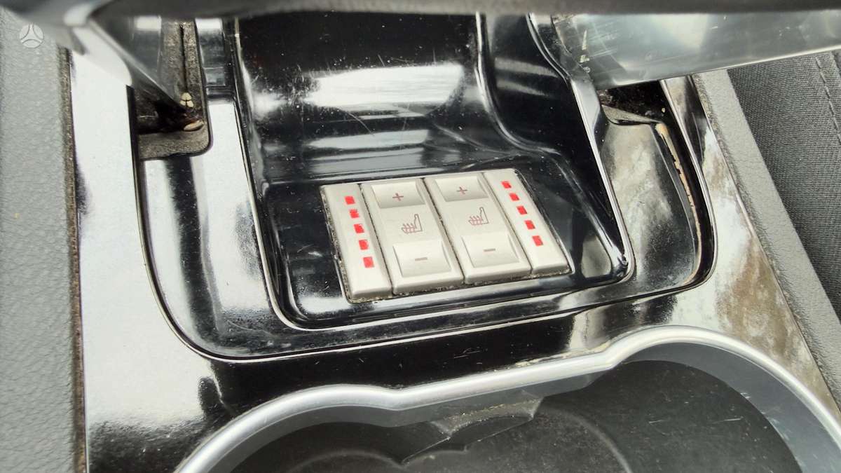 Ford Galaxy 2010 — photo 21