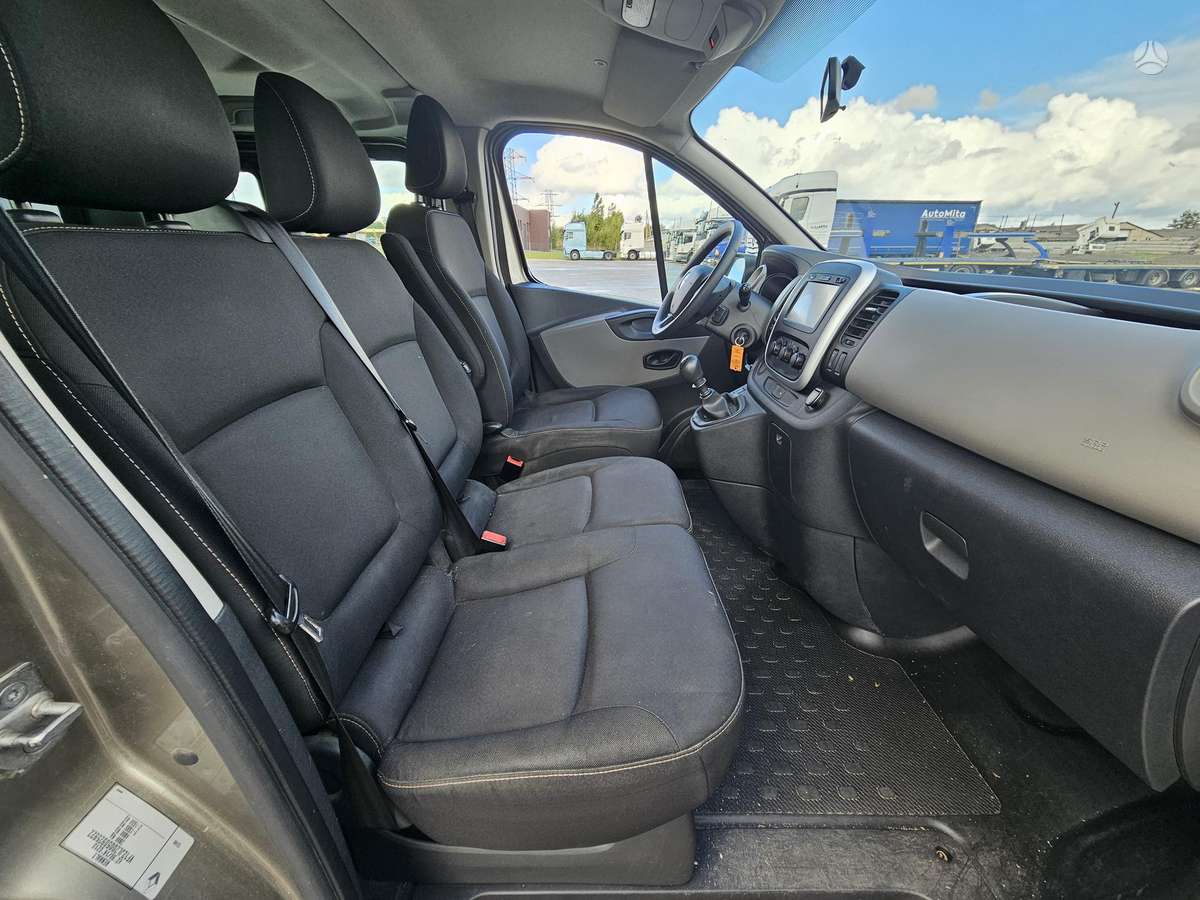 Renault Trafic 2014 — photo 11