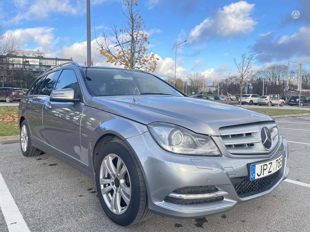Mercedes-Benz C250 2012 — вигляд ззаду