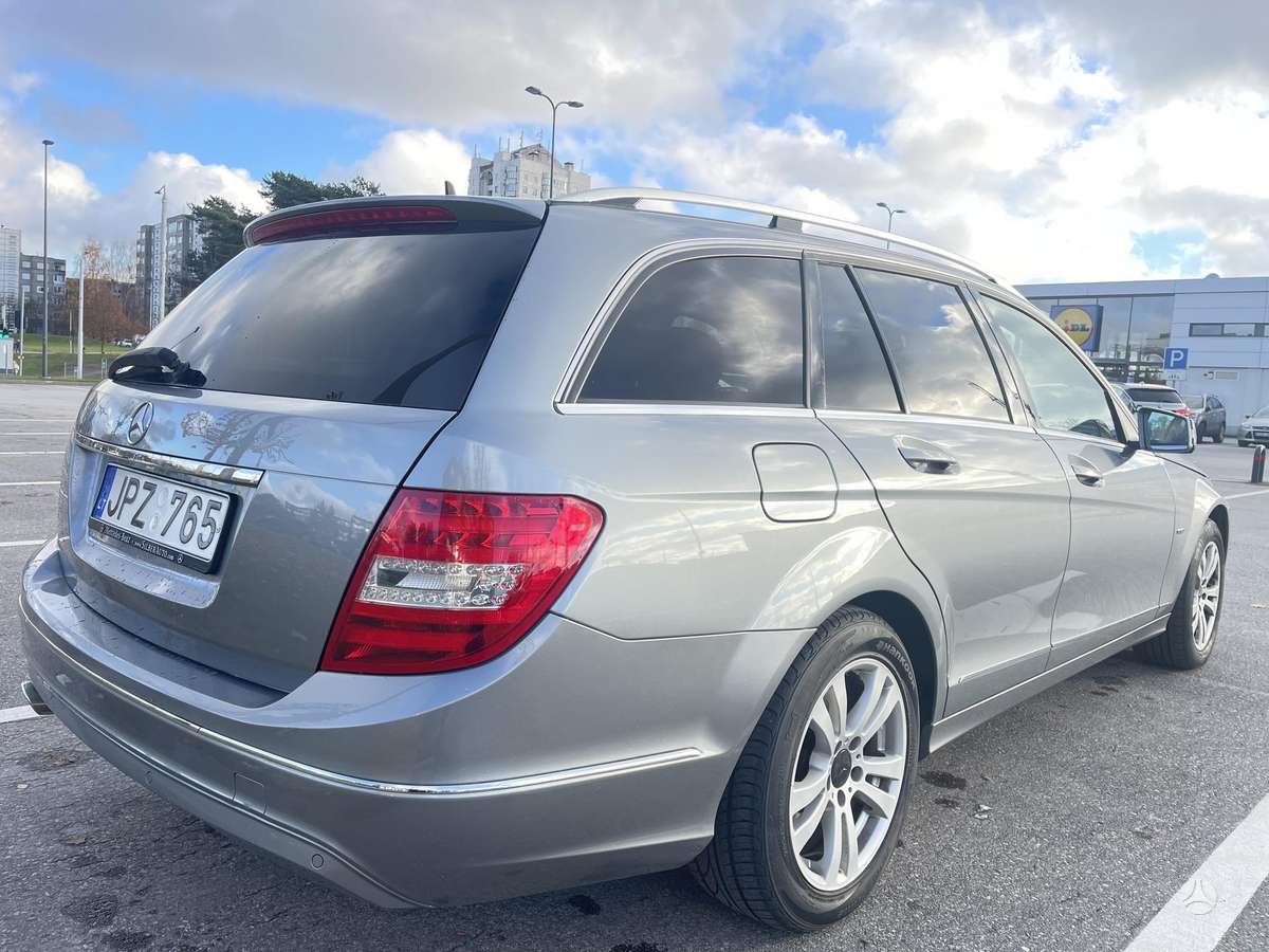 Mercedes-Benz C250 2012 — салон
