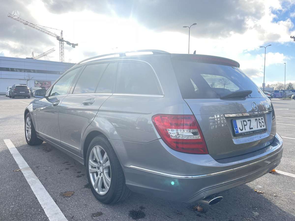 Mercedes-Benz C250 2012 — двигун 2143 cm³, 204 HP (150kW)