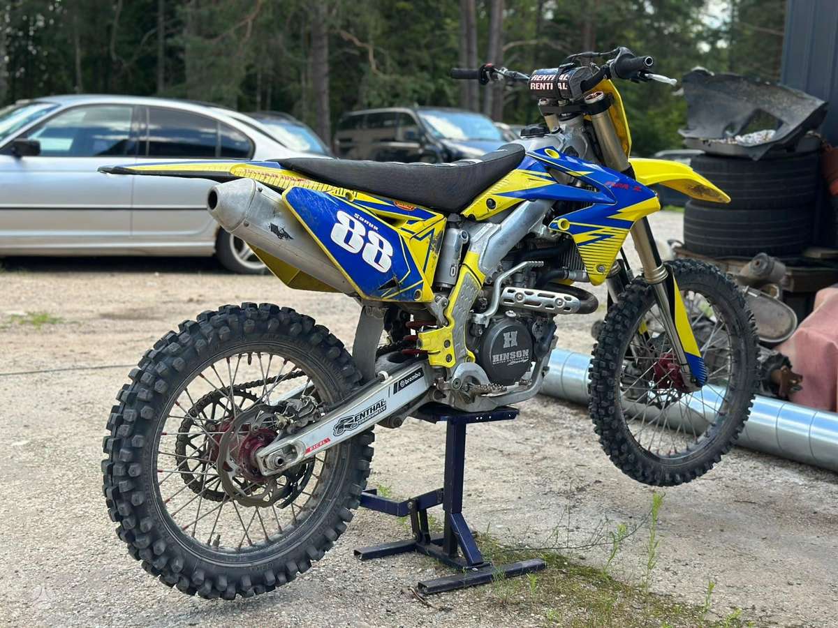 Suzuki RMZ 2014 — салон