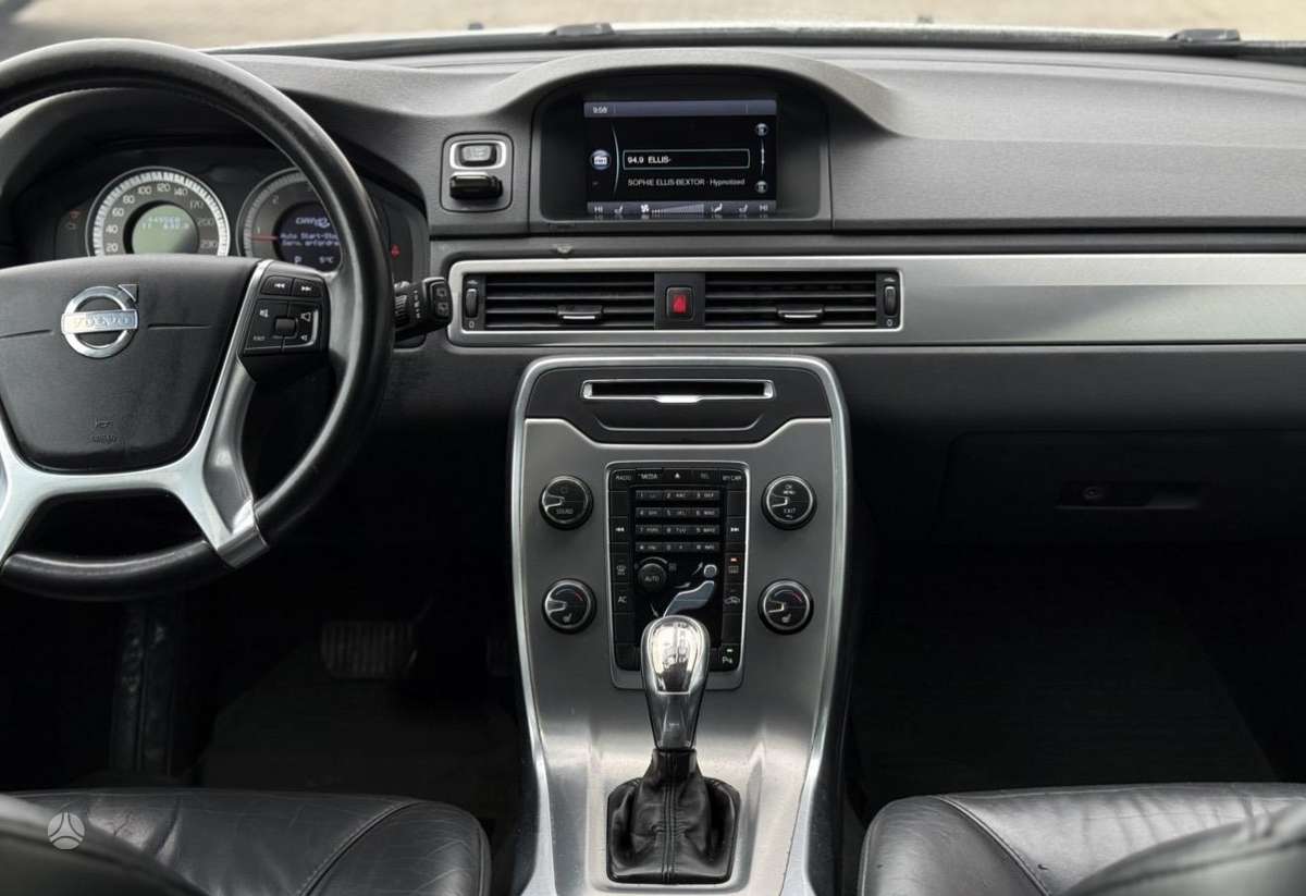 Volvo V70 2013 — photo 10