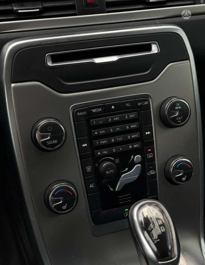 Volvo V70 2013 — photo 12