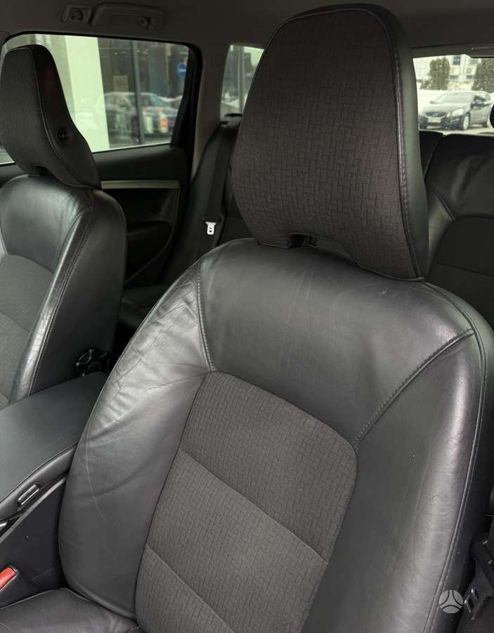 Volvo V70 2013 — photo 14