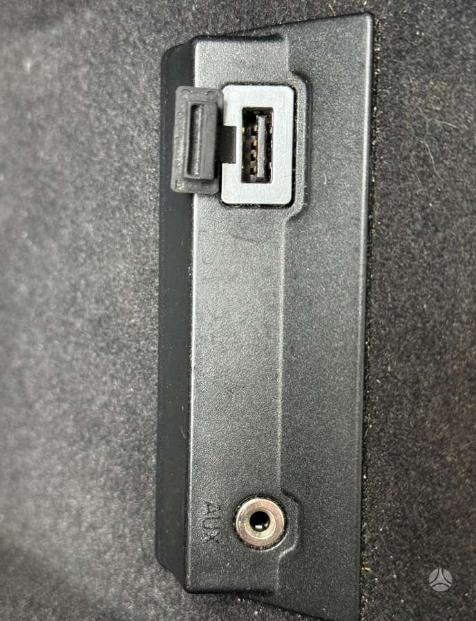 Volvo V70 2013 — photo 17