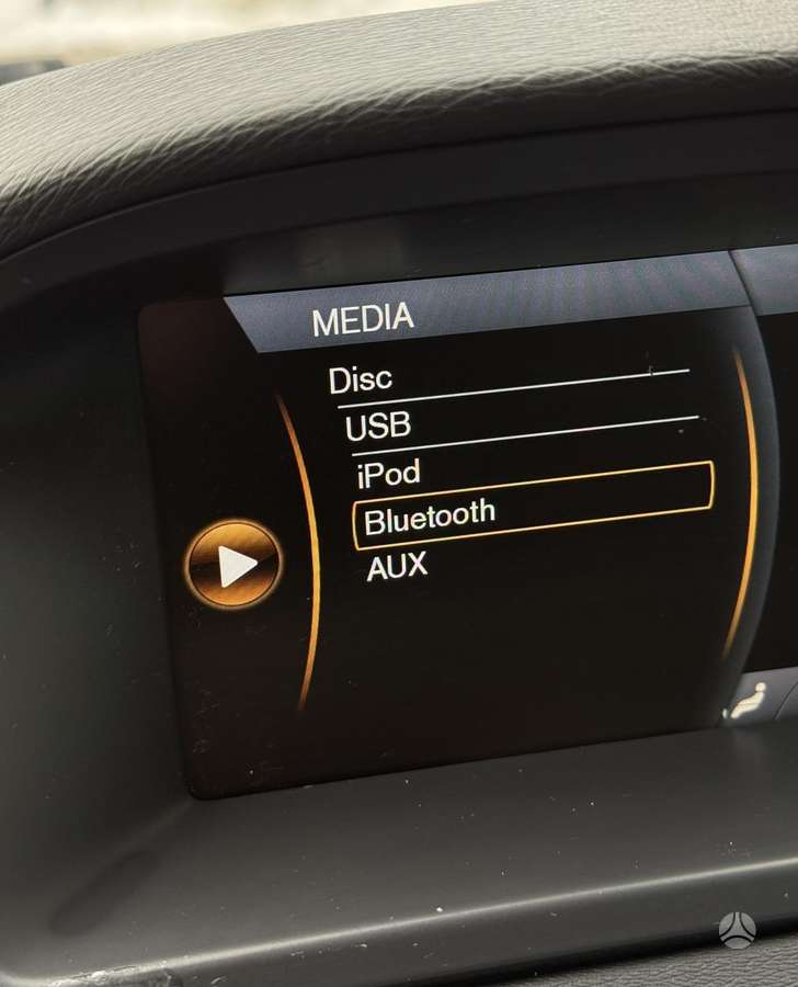 Volvo V70 2013 — photo 19