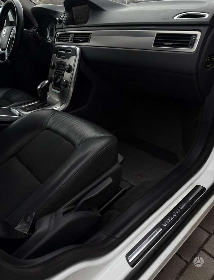 Volvo V70 2013 — photo 21