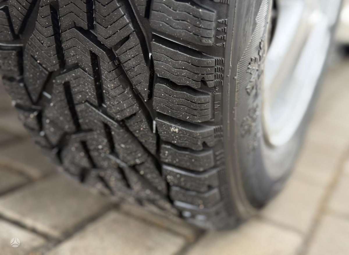Volvo V70 2013 — photo 26