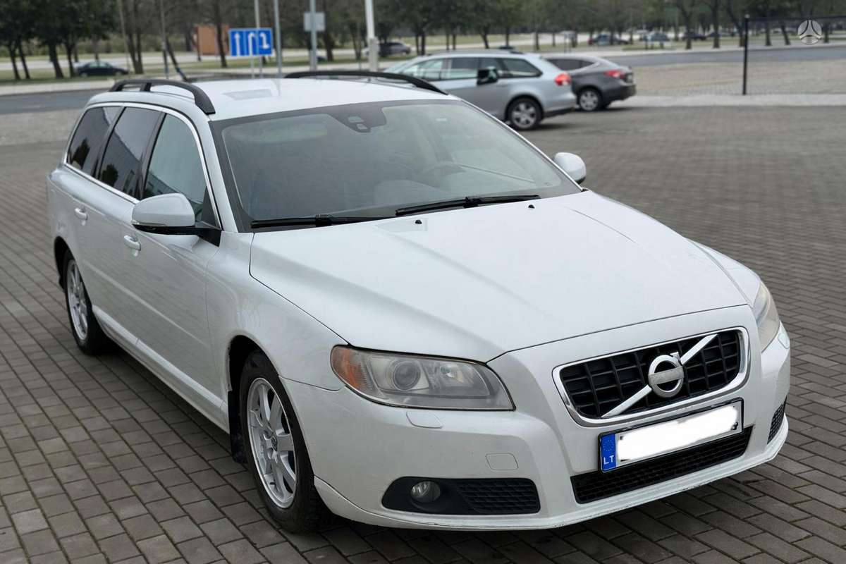 Volvo V70 2013 — interior