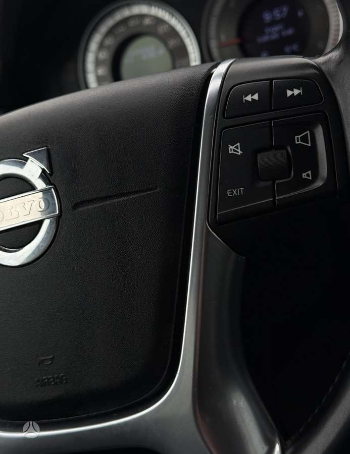 Volvo V70 2013 — photo 9
