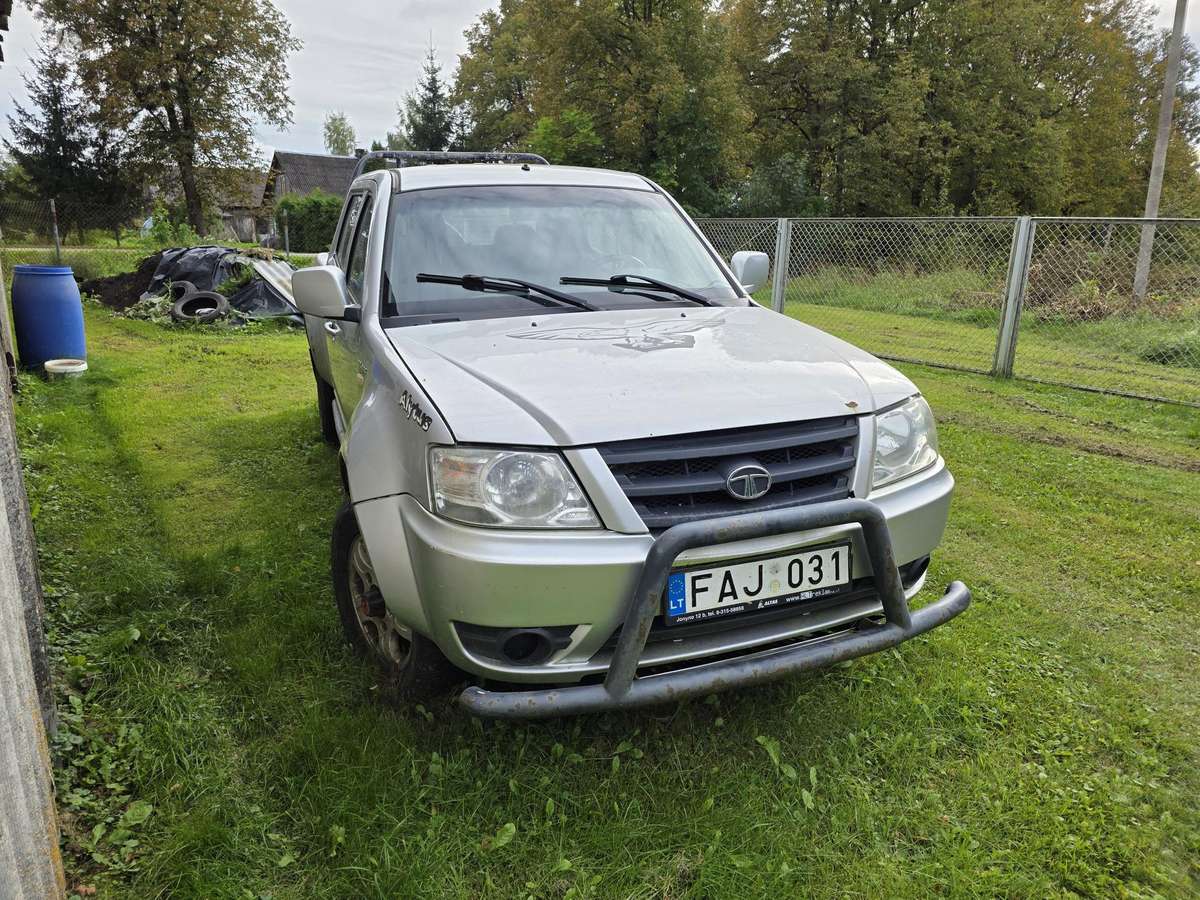 Tata Xenon 2010 — вигляд ззаду
