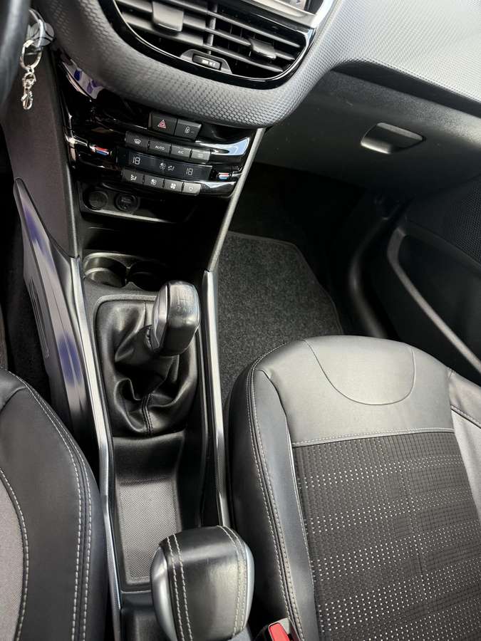 Peugeot 2008 2014 — photo 11