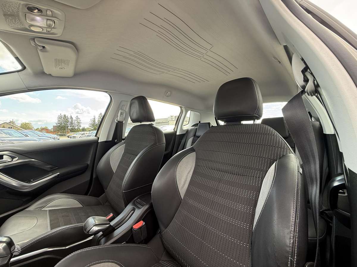 Peugeot 2008 2014 — photo 12