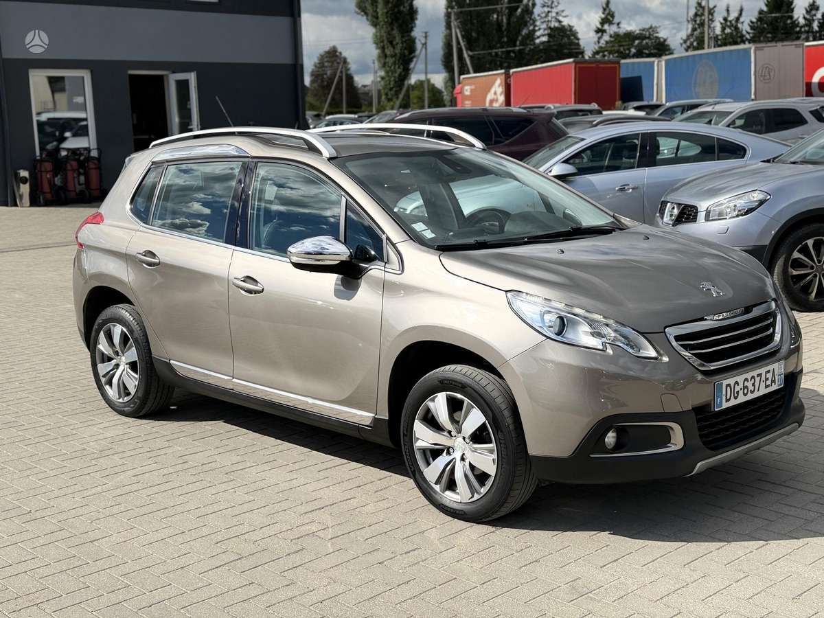 Peugeot 2008 2014 — interior