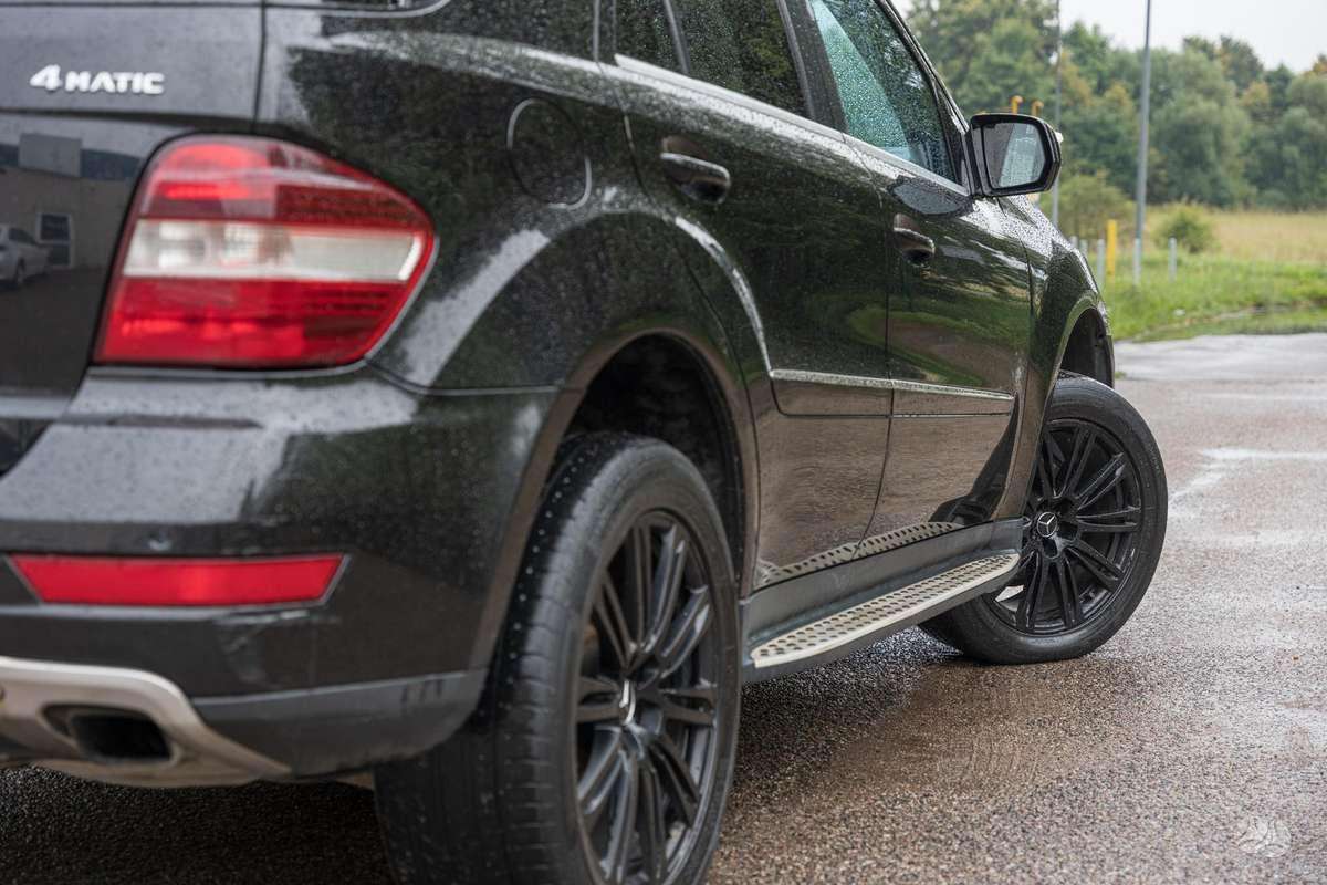 Mercedes-Benz ML350 2010 — photo 17