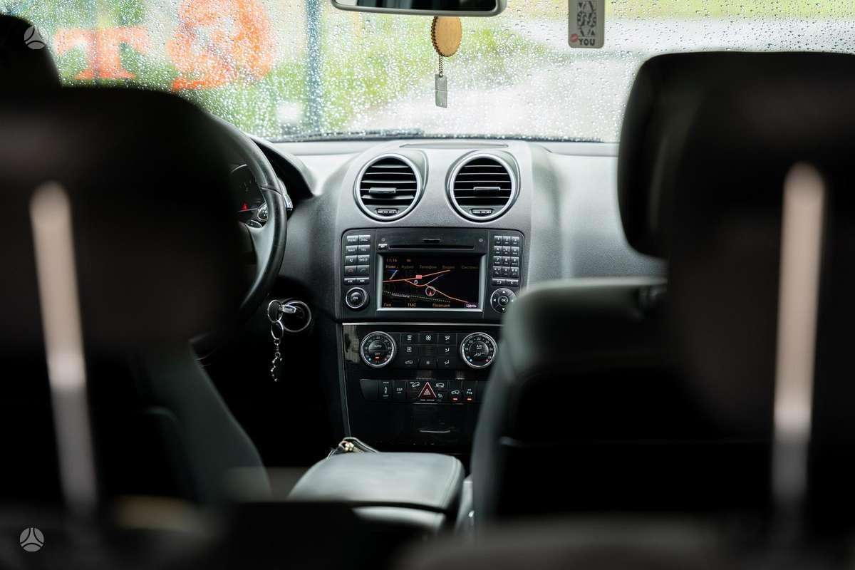 Mercedes-Benz ML350 2010 — photo 20