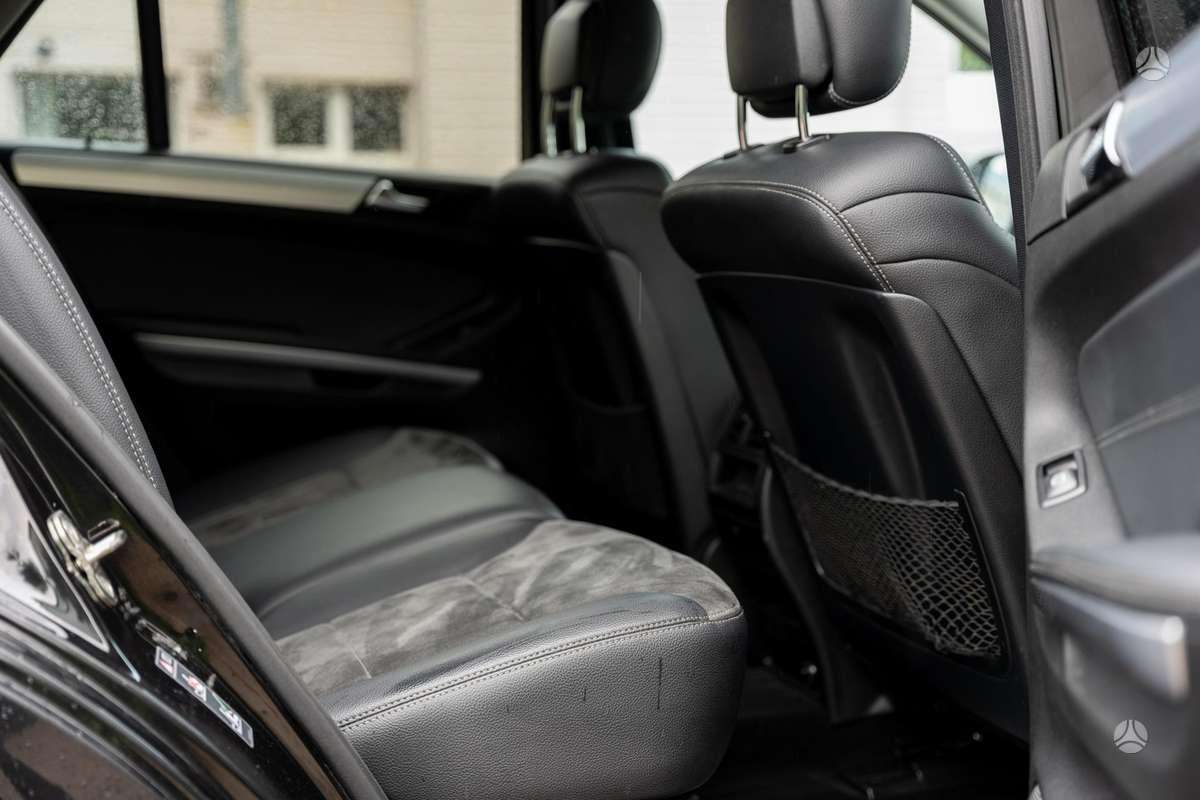 Mercedes-Benz ML350 2010 — photo 21