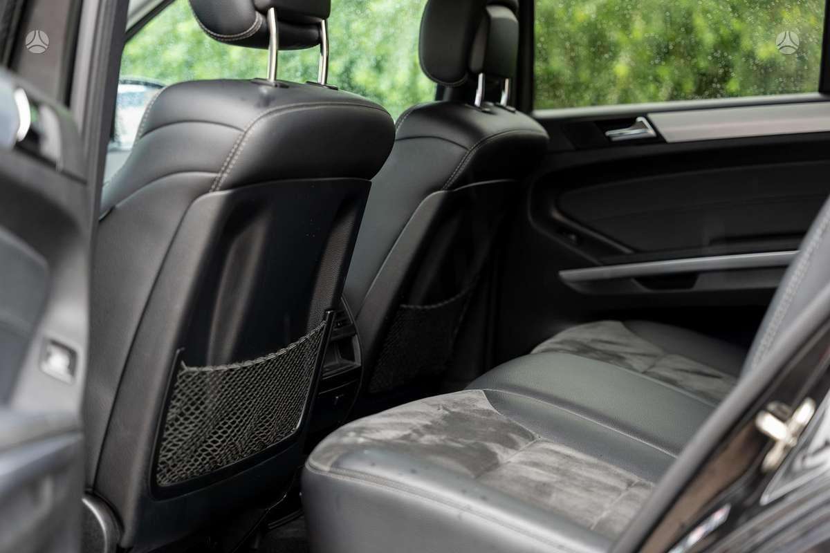 Mercedes-Benz ML350 2010 — photo 23