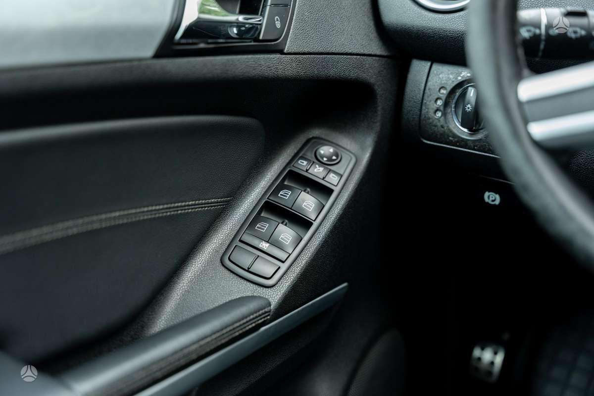 Mercedes-Benz ML350 2010 — photo 28