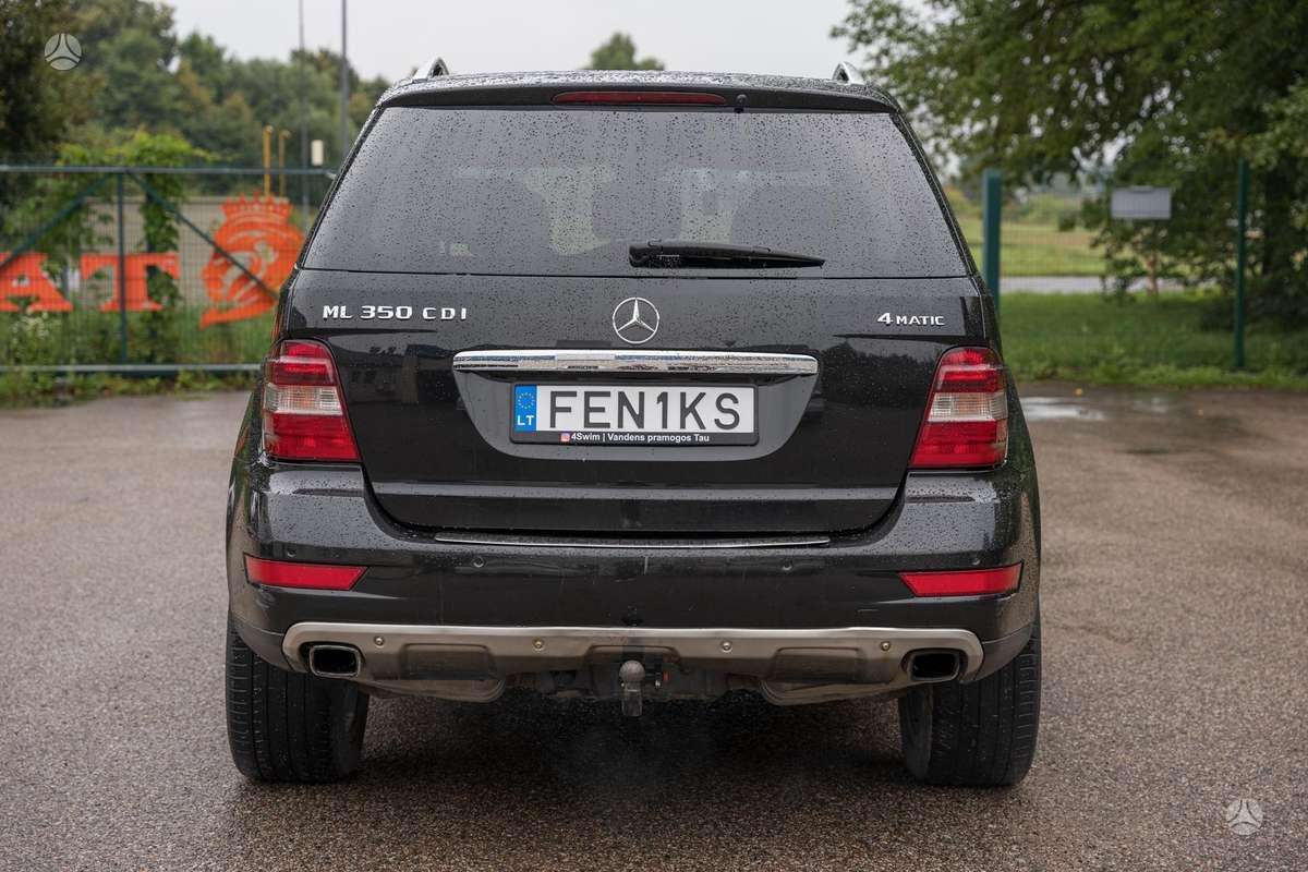 Mercedes-Benz ML350 2010 — interior