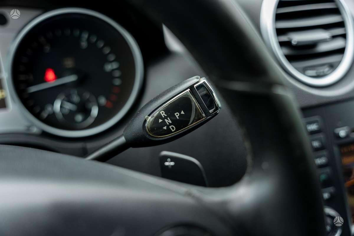 Mercedes-Benz ML350 2010 — photo 33
