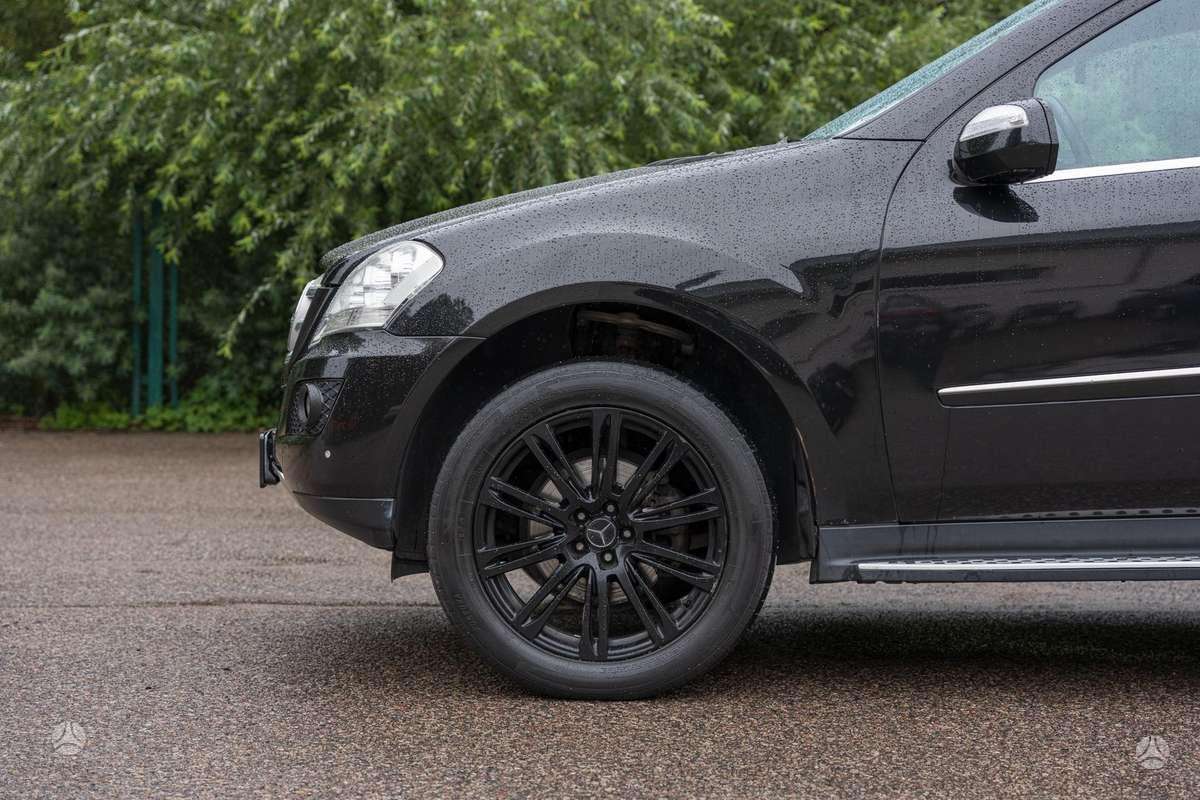 Mercedes-Benz ML350 2010 — photo 7