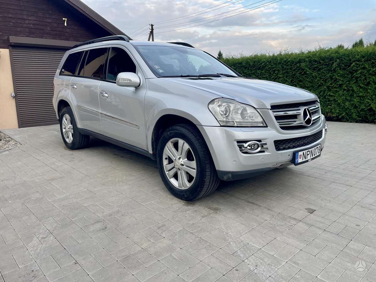 Mercedes-Benz GL320 2006 — вигляд ззаду