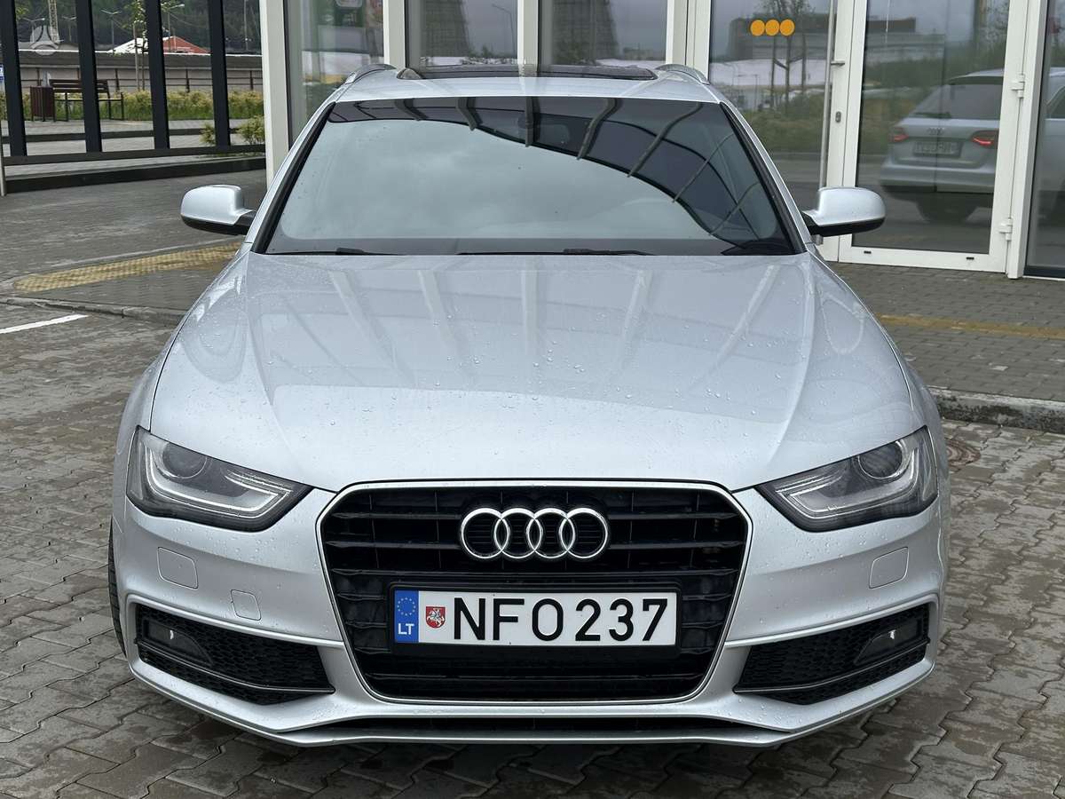 Audi A4 2013 — rear view