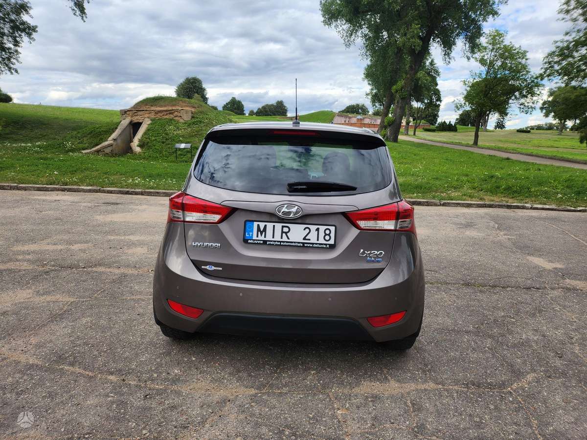 Hyundai ix20 2010 — photo 8