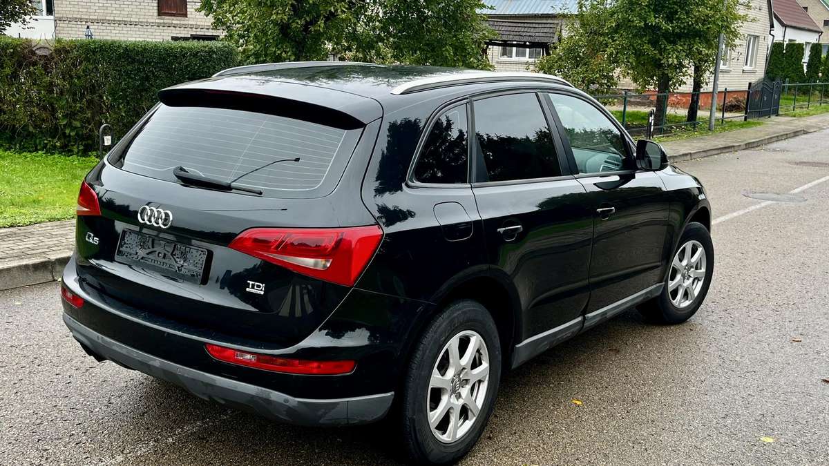 Audi Q5 2010 — двигун 1968 cm³, 170 HP (125kW)