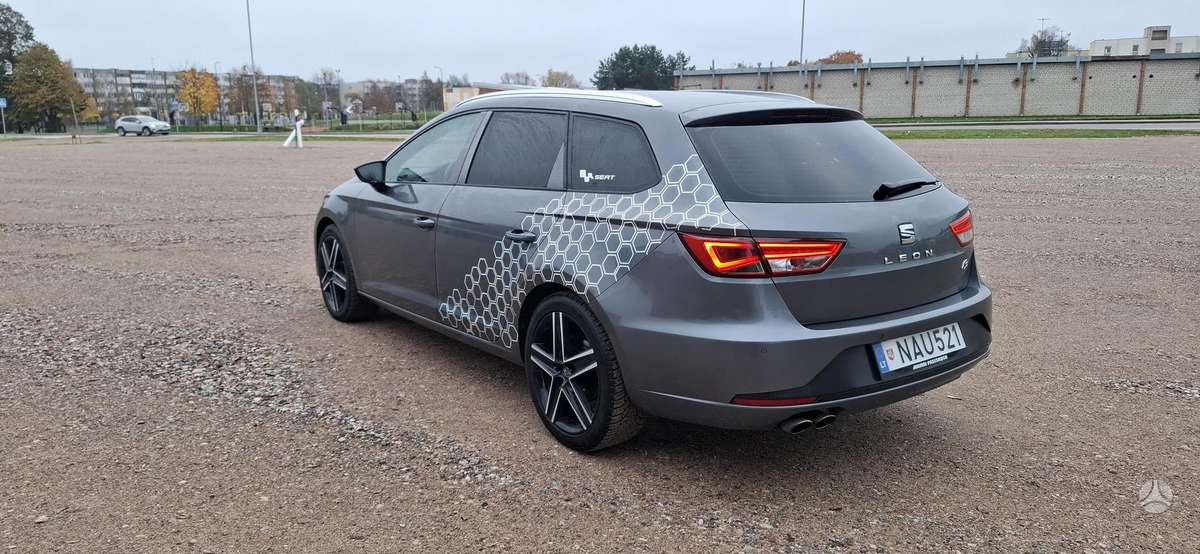Seat Leon 2014 — вигляд ззаду