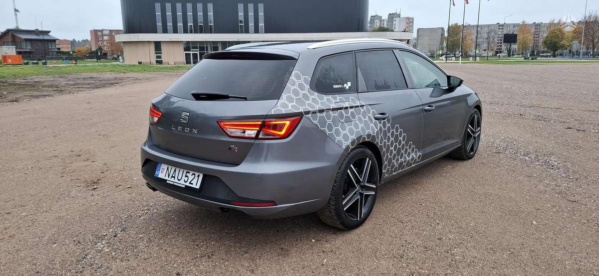 Seat Leon 2014 — салон