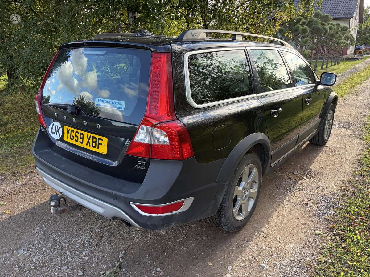 Volvo XC70 2010 — салон