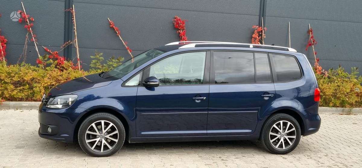 Volkswagen Touran 2012 — вигляд ззаду