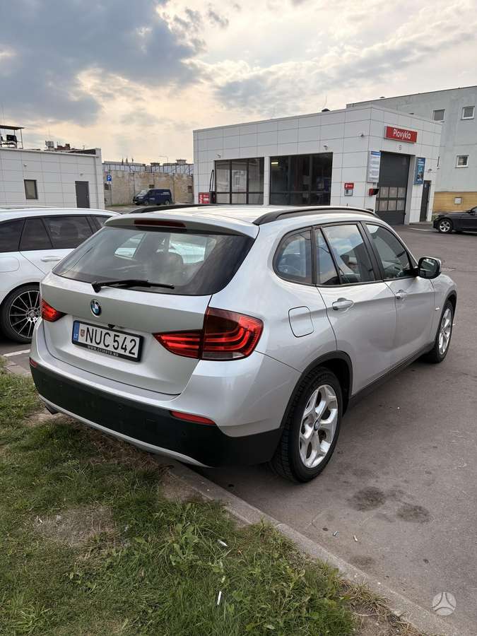 BMW X1 2011 — салон